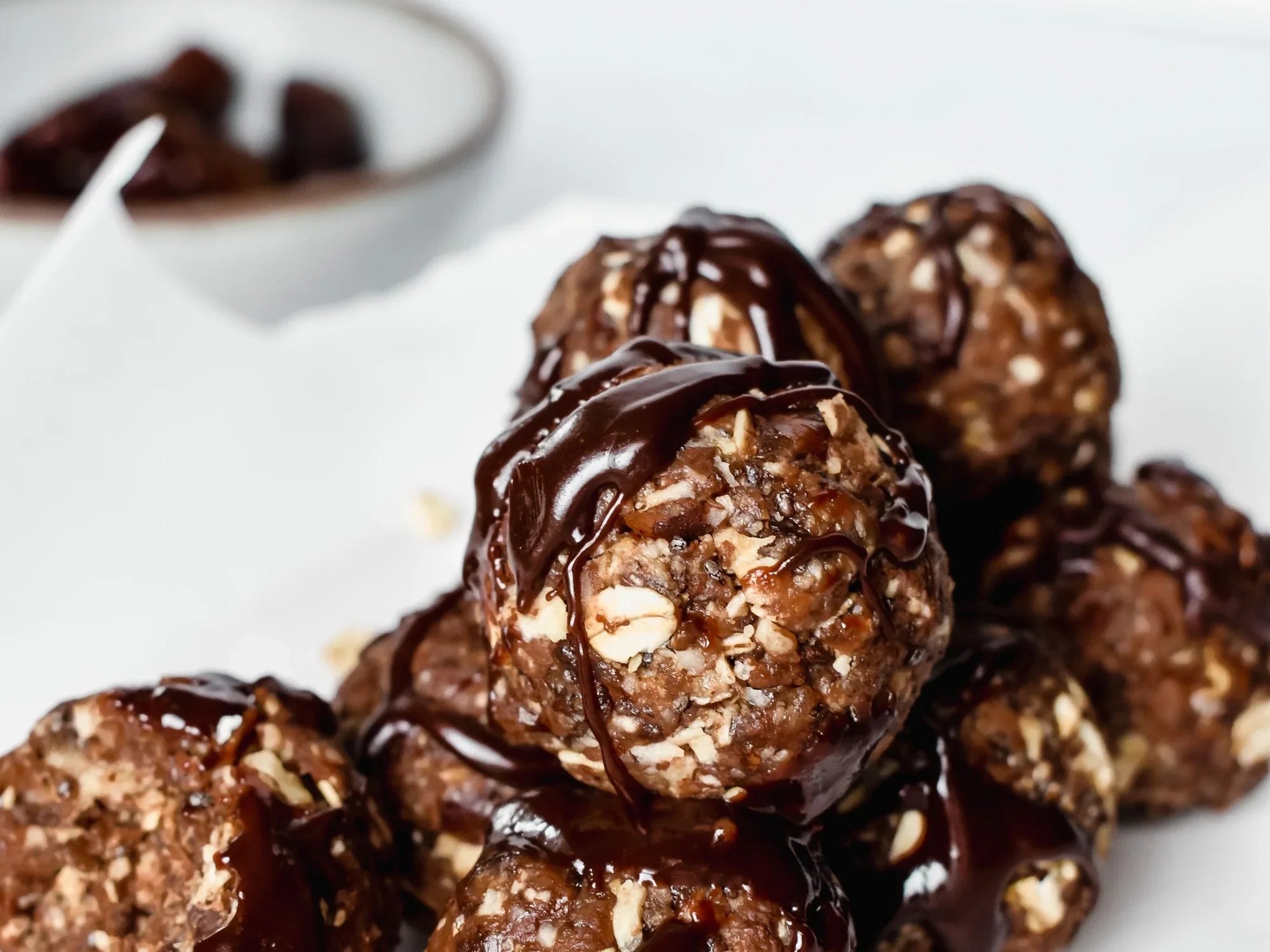 No-Bake Almond and Date Energy Bites